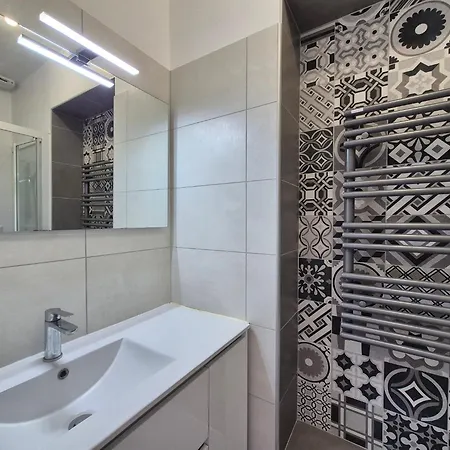 Charming House Close To The Centre In Semesterbostad Granville