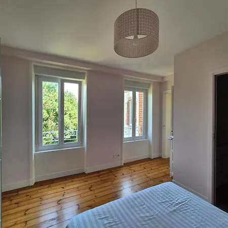 Charming House Close To The Centre In Semesterbostad Granville