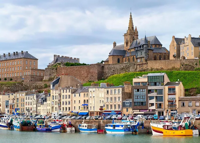 Charming House Close To The Centre In * 그랑빌