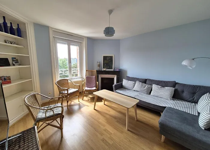 펜션 Charming House Close To The Centre In *